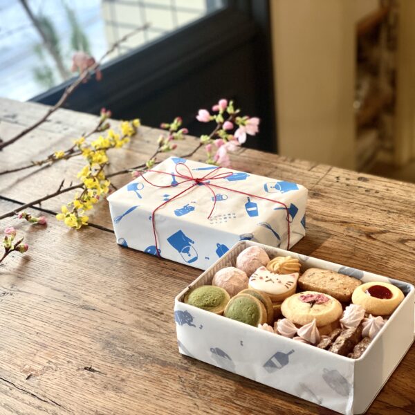 “桜とネコのクッキー缶“ 4月30日最終日